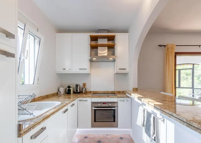 El Refugio - Quite And Spacious Villa *