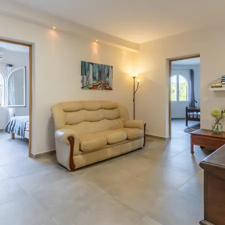 Villa El Refugio - Quite And Spacious *